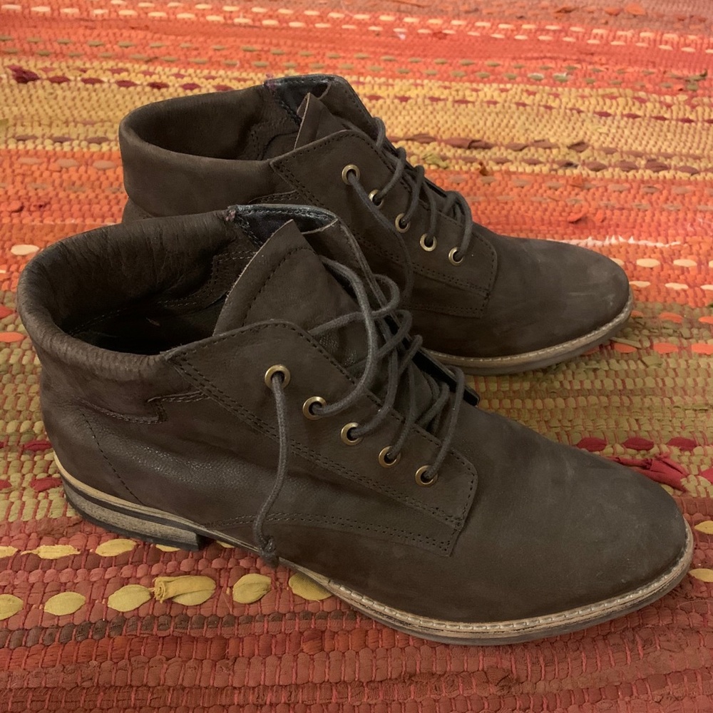 Dark brown Diba low cut, lace-up boots